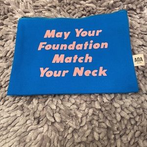 💜 NWOT 💜 MAKEUP/COSMETIC BAG